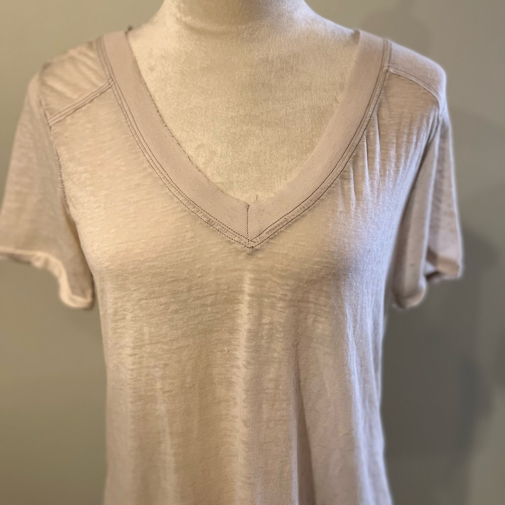 We The Free Lightweight Peach V Neck T-Shirt Size X Small - Picture 2 of 12